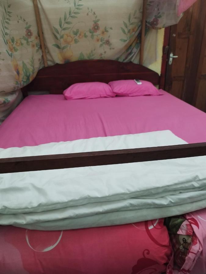 Agus Family Homestay Labuan Bajo Dış mekan fotoğraf